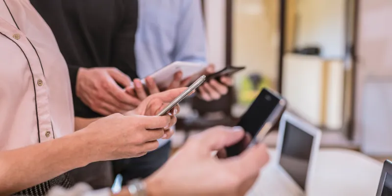 Truy cập vào đường link chính thức